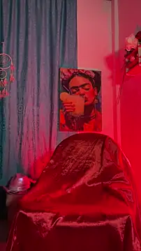 Snapshot of Megan-picozi chatting on October 11, 1:38 am Megan-picozi online show from October 11, 1:38 am