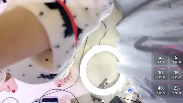 Snapshot of charlotte520 chatting on October 22, 12:00 am charlotte520 online show from October 22, 12:00 am