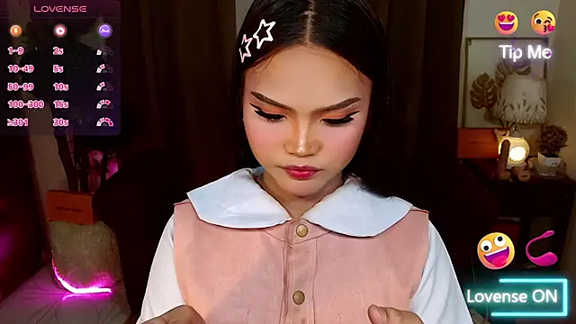 Snapshot of _MaxcineMalkova_ chatting on December 3, 1:09 pm MaxcineMalkova online show from December 3, 1:09 pm