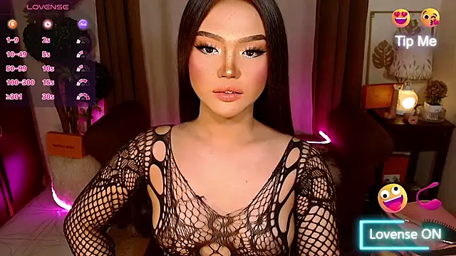 Snapshot of _MaxcineMalkova_ chatting on December 4, 1:20 pm MaxcineMalkova online show from December 4, 1:20 pm