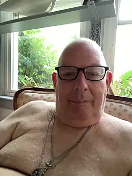 Snapshot of CharlieWeaver22 chatting on July 1, 10:39 am CharlieWeaver22 online show from July 1, 10:39 am