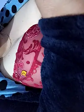 Snapshot of Hnonasix89 chatting on December 5, 8:01 am Hnonasix89 online show from December 5, 8:01 am