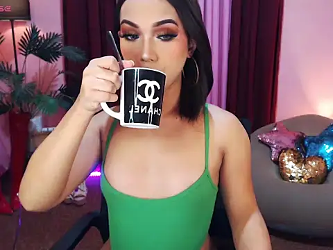 Snapshot of UrasianBIGcock696 chatting on October 22, 4:40 pm UrasianBIGcock696 online show from October 22, 4:40 pm