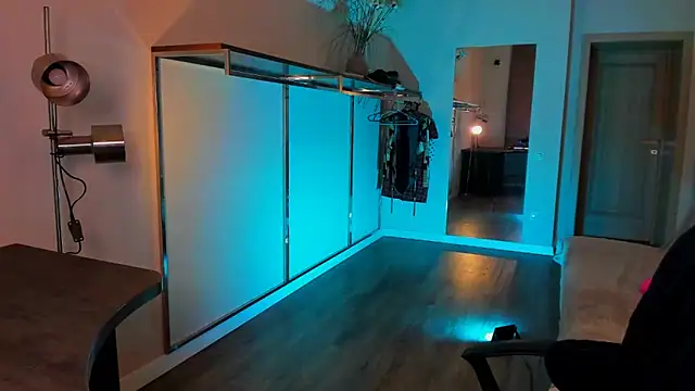 Meri Cutte online show from March 25, 1:39 pm