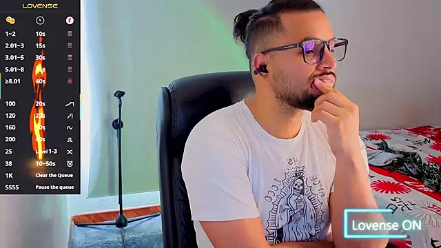 Snapshot of Ernesto-Rodriguez82 chatting on October 29, 6:42 pm Ernesto-Rodriguez82 online show from October 29, 6:42 pm