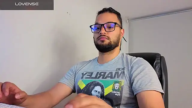 Snapshot of Ernesto-Rodriguez82 chatting on April 26, 4:54 am Ernesto-Rodriguez82 online show from April 26, 4:54 am