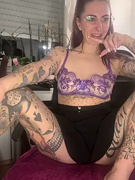 Dirty Mel online show from November 5, 9:15 pm