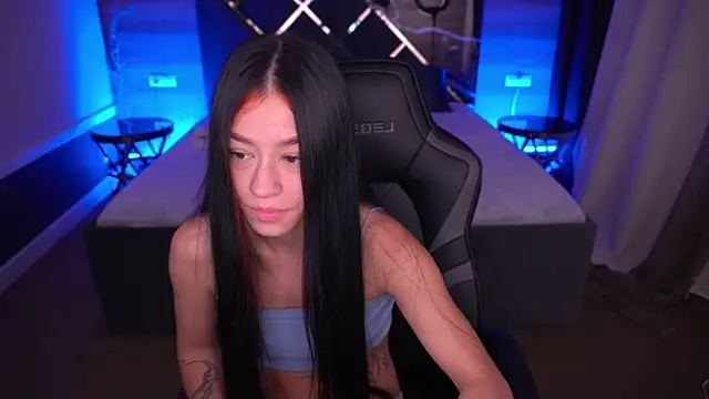 Snapshot of FataleNellie chatting on October 22, 8:52 pm FataleNellie online show from October 22, 8:52 pm