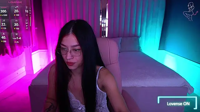 Snapshot of FataleNellie chatting on November 14, 10:07 pm FataleNellie online show from November 14, 10:07 pm