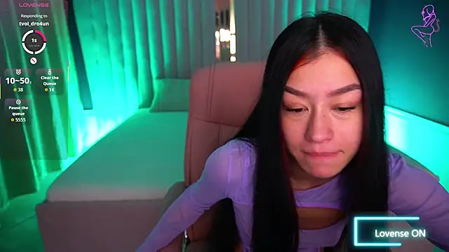 Snapshot of FataleNellie chatting on November 21, 9:57 pm FataleNellie online show from November 21, 9:57 pm