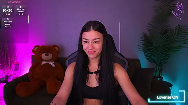 Snapshot of FataleNellie chatting on December 13, 9:53 pm FataleNellie online show from December 13, 9:53 pm