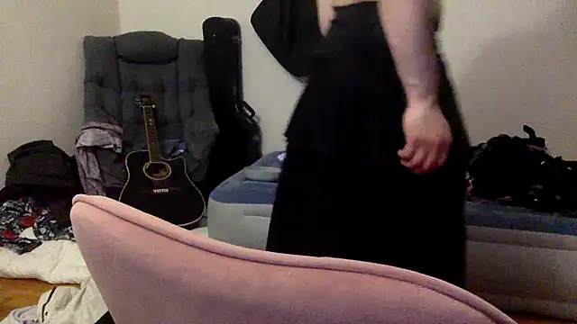 Snapshot of slutzilly chatting on March 4, 7:03 am slutzilly online show from March 4, 7:03 am