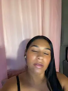 ericajohnson  online show from May 7, 9:42 pm