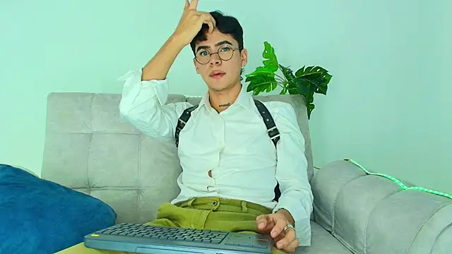 CamiiGuzmanX online show from September 29, 8:57 pm