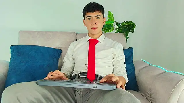 CamiiGuzmanX online show from October 1, 8:04 pm