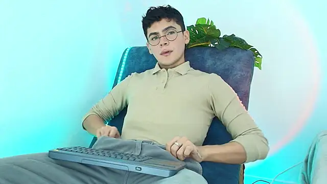 CamiiGuzmanX online show from October 23, 8:29 pm