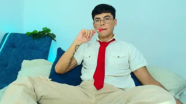 CamiiGuzmanX online show from November 22, 5:23 pm