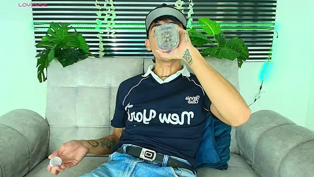 CamiiGuzmanX online show from January 17, 9:07 pm