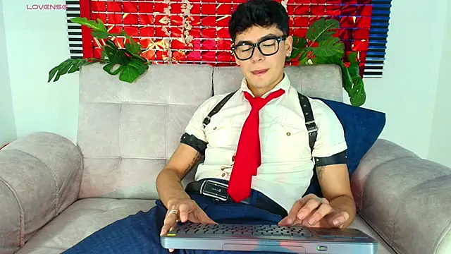 Snapshot of CamiiGuzmanX chatting on February 17, 8:48 pm CamiiGuzmanX online show from February 17, 8:48 pm