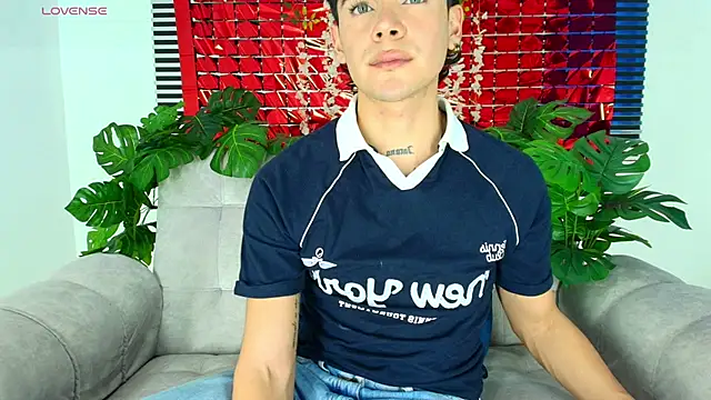 Snapshot of CamiiGuzmanX chatting on February 24, 9:24 pm CamiiGuzmanX online show from February 24, 9:24 pm