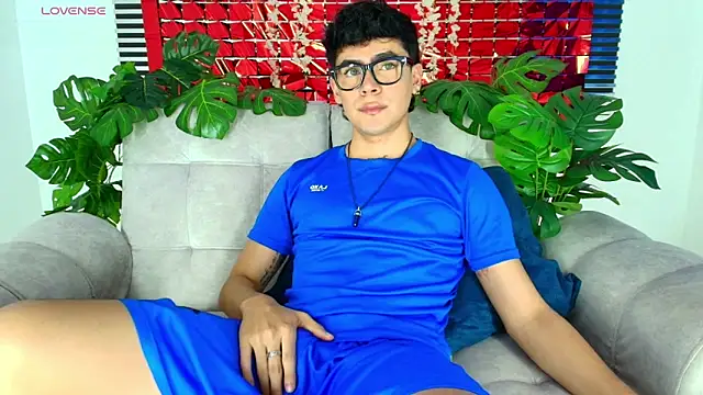 Snapshot of CamiiGuzmanX chatting on February 27, 8:42 pm CamiiGuzmanX online show from February 27, 8:42 pm