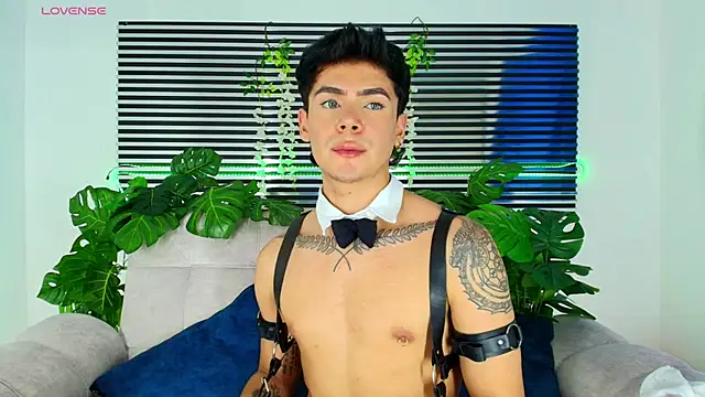 Snapshot of CamiiGuzmanX chatting on March 3, 9:21 pm CamiiGuzmanX online show from March 3, 9:21 pm