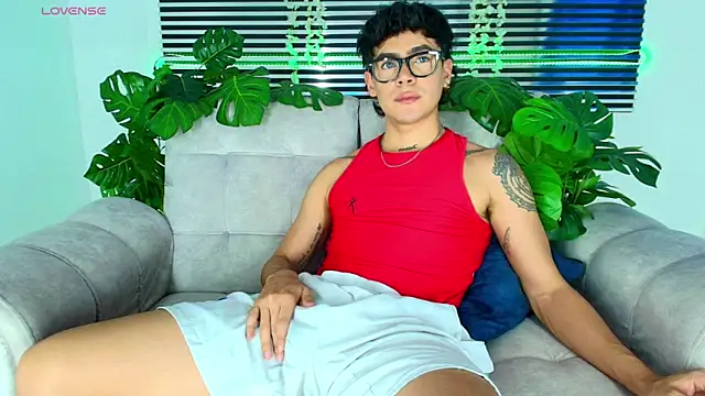 Snapshot of CamiiGuzmanX chatting on March 6, 9:00 pm CamiiGuzmanX online show from March 6, 9:00 pm