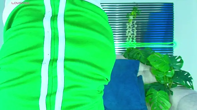 Snapshot of CamiiGuzmanX chatting on March 12, 8:59 pm CamiiGuzmanX online show from March 12, 8:59 pm