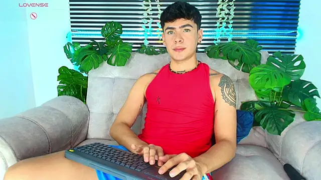 Snapshot of CamiiGuzmanX chatting on March 14, 8:36 pm CamiiGuzmanX online show from March 14, 8:36 pm