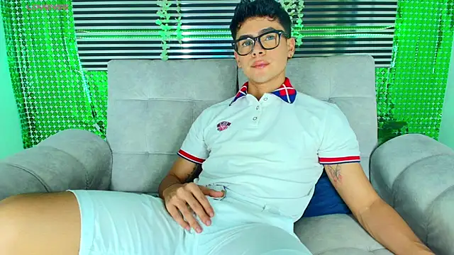 Snapshot of CamiiGuzmanX chatting on March 25, 8:59 pm CamiiGuzmanX online show from March 25, 8:59 pm