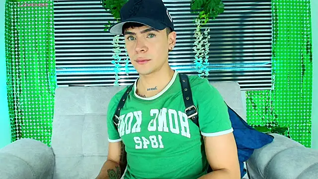 Snapshot of CamiiGuzmanX chatting on March 26, 9:31 pm CamiiGuzmanX online show from March 26, 9:31 pm