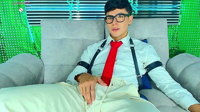 Snapshot of CamiiGuzmanX chatting on March 27, 9:36 pm CamiiGuzmanX online show from March 27, 9:36 pm