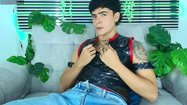 Snapshot of CamiiGuzmanX chatting on May 22, 10:04 pm CamiiGuzmanX online show from May 22, 10:04 pm