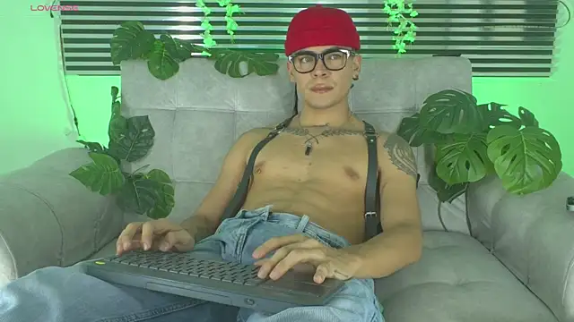 Snapshot of CamiiGuzmanX chatting on May 25, 11:22 pm CamiiGuzmanX online show from May 25, 11:22 pm