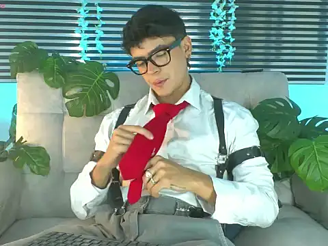 Snapshot of CamiiGuzmanX chatting on June 6, 9:19 pm CamiiGuzmanX online show from June 6, 9:19 pm