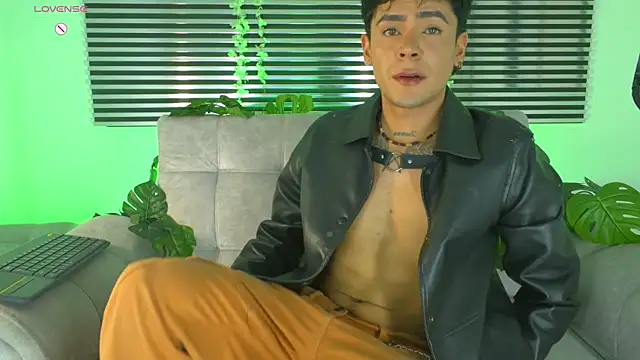 Snapshot of CamiiGuzmanX chatting on June 18, 9:30 pm CamiiGuzmanX online show from June 18, 9:30 pm