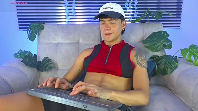 Snapshot of CamiiGuzmanX chatting on July 10, 8:55 pm CamiiGuzmanX online show from July 10, 8:55 pm