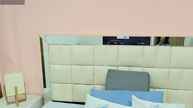 Snapshot of gisell_gomez chatting on November 6, 12:28 pm gisell gomez online show from November 6, 12:28 pm