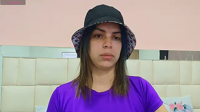 Snapshot of gisell_gomez chatting on November 7, 12:16 pm gisell gomez online show from November 7, 12:16 pm