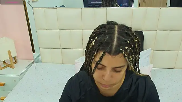 Snapshot of gisell_gomez chatting on December 2, 12:43 pm gisell gomez online show from December 2, 12:43 pm