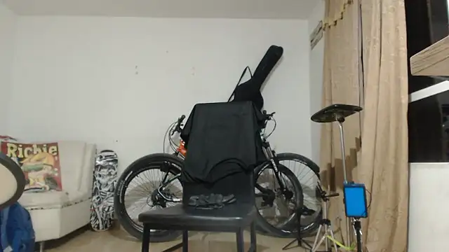 Snapshot of Thomasjons_ chatting on March 20, 11:53 pm Thomasjons online show from March 20, 11:53 pm