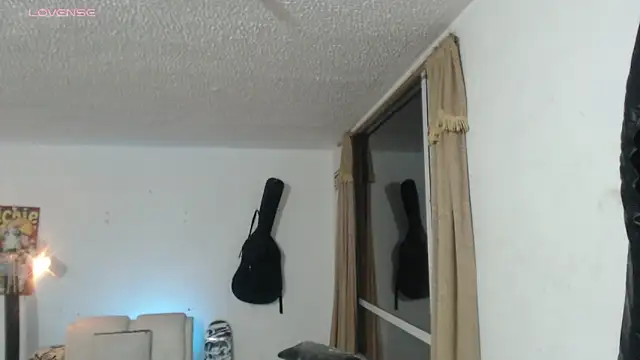 Snapshot of Thomasjons_ chatting on April 4, 4:22 am Thomasjons online show from April 4, 4:22 am