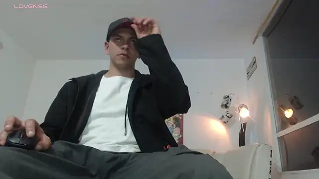 Snapshot of Thomasjons_ chatting on April 10, 4:06 am Thomasjons online show from April 10, 4:06 am
