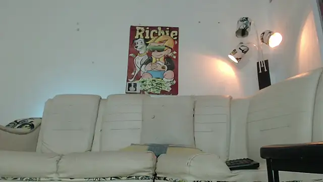 Snapshot of Thomasjons_ chatting on April 13, 3:12 am Thomasjons online show from April 13, 3:12 am