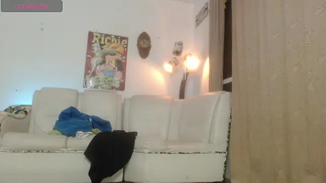 Snapshot of Thomasjons_ chatting on April 23, 3:19 am Thomasjons online show from April 23, 3:19 am