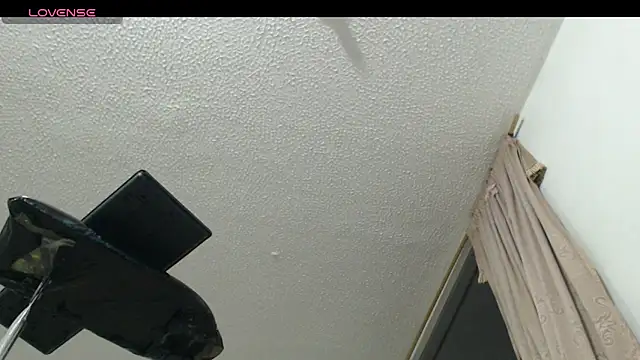Snapshot of Thomasjons_ chatting on April 29, 4:49 am Thomasjons online show from April 29, 4:49 am