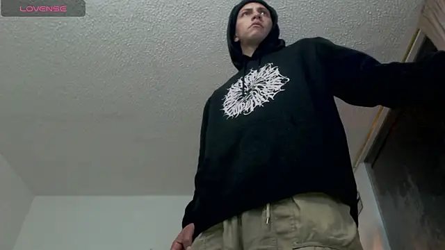 Snapshot of Thomasjons_ chatting on May 4, 3:24 am Thomasjons online show from May 4, 3:24 am