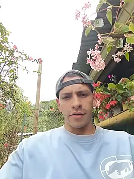 Snapshot of Thomasjons_ chatting on May 19, 4:24 pm Thomasjons online show from May 19, 4:24 pm