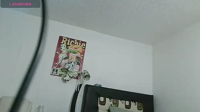 Snapshot of Thomasjons_ chatting on June 8, 1:39 am Thomasjons online show from June 8, 1:39 am