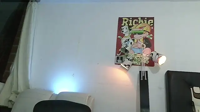 Snapshot of Thomasjons_ chatting on June 27, 1:21 am Thomasjons online show from June 27, 1:21 am